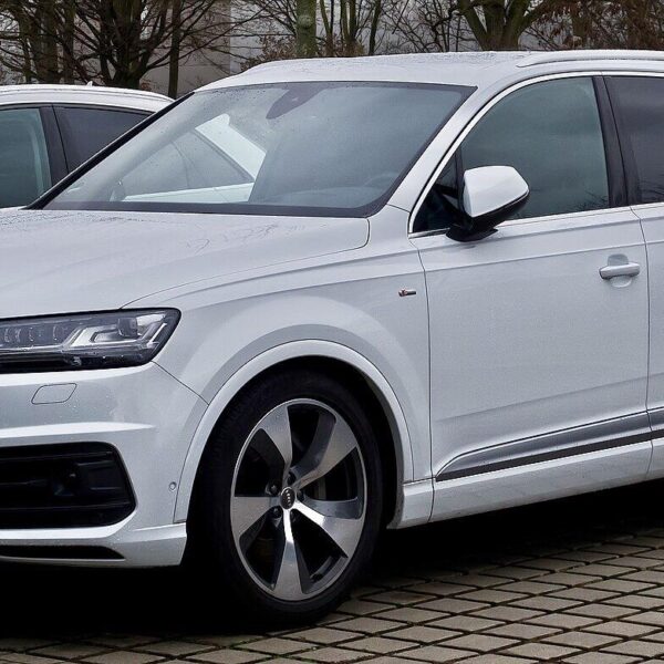 Audi Q7 – Nowoczesny SUV z napędem quattro: Dane techniczne, funkcje bezpieczeństwa, cena
