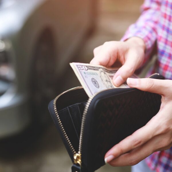 Jak kupić samochód od osoby prywatnej za gotówkę: Bezpieczny poradnik.