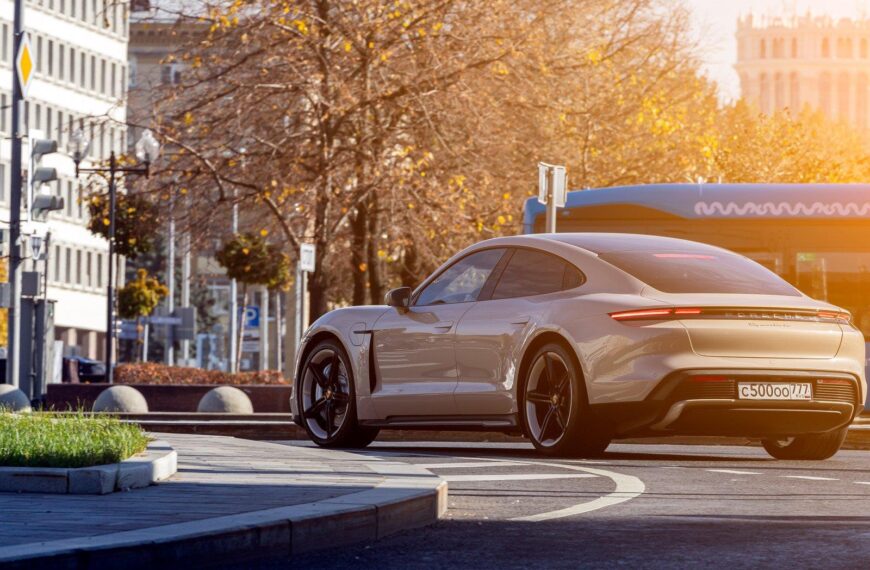 Porsche 911 vs. Ferrari 488 – Który supersamochód wybrać?