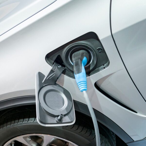 Hybryda vs. Elektryk: Które rozwiązanie jest bardziej opłacalne?