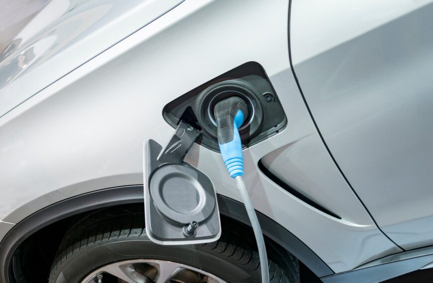 Hybryda vs. Elektryk: Które rozwiązanie jest bardziej opłacalne?