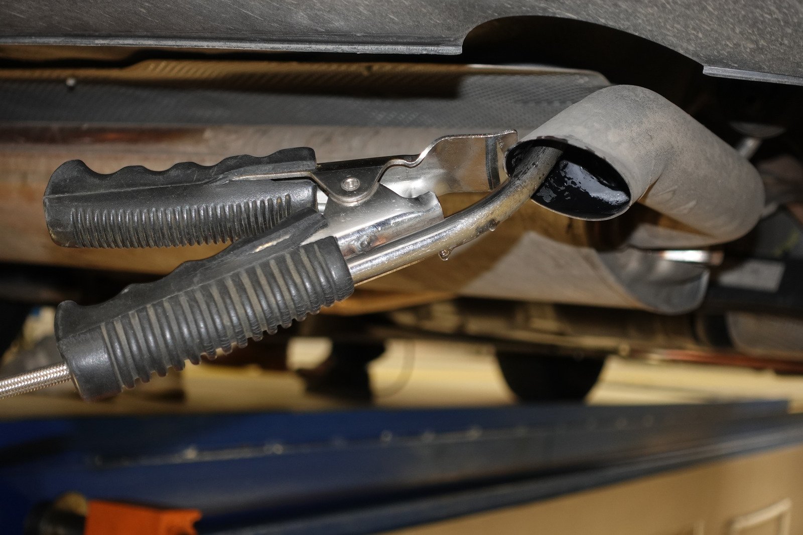 Wpływ nowoczesnych technologii na zmniejszenie emisji spalin: Co czeka przemysł motoryzacyjny?