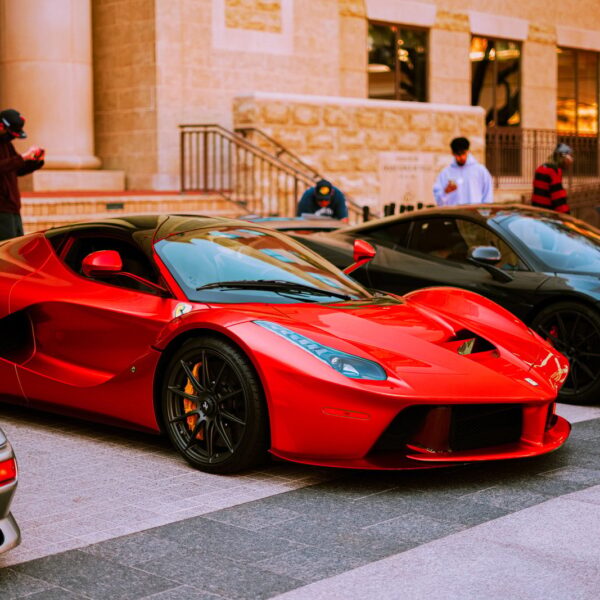 Samochody luksusowe na 2024 rok: Porównanie najciekawszych premier.