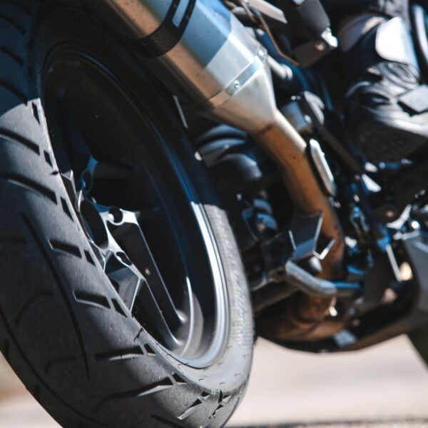 Elektryczne motocykle: Rewolucja na dwóch kołach w świecie motoryzacji.